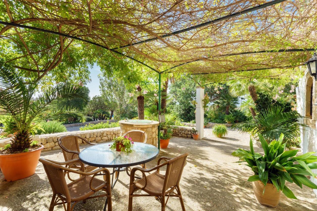 Villa Piedra Port de Pollenca Ruang foto